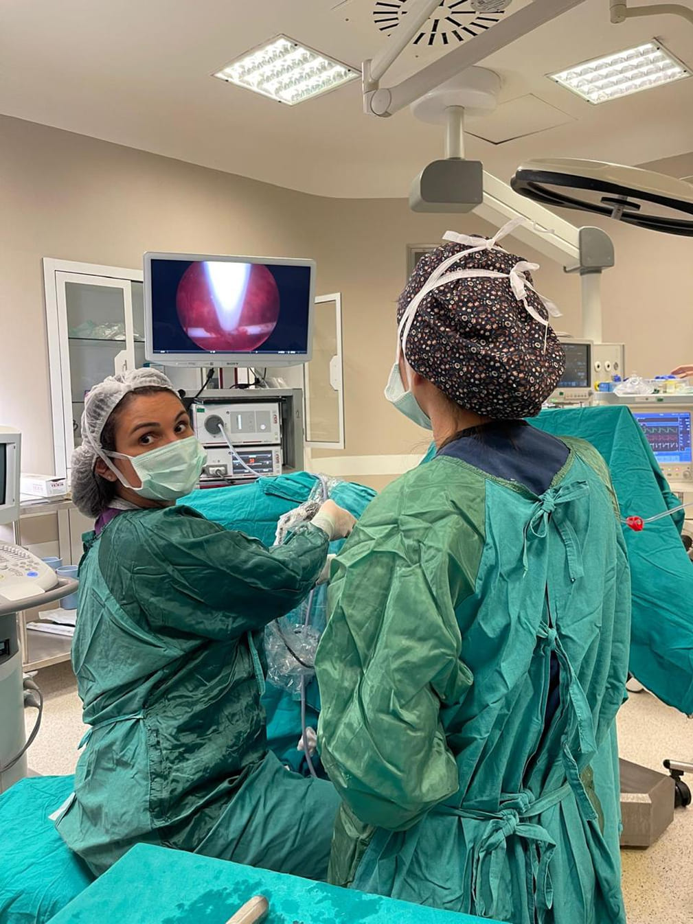 Gynecologist performing surgery in operation theatre